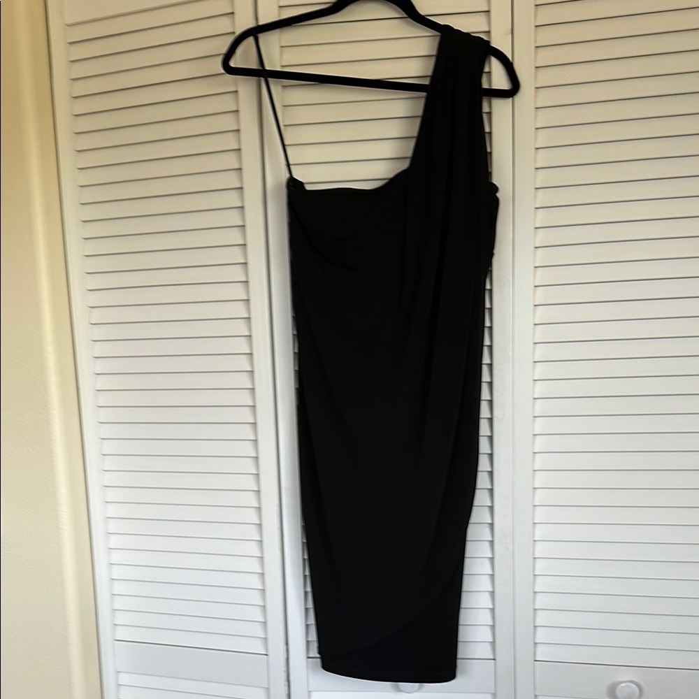 Elegant Black One-Shoulder Dress